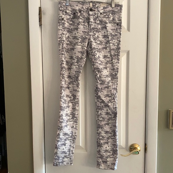 RAG & BONE GRAY CAMO SKINNY JEANS SIZE 26 - Picture 1 of 5